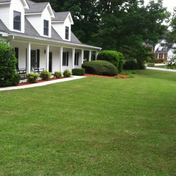 Turf Image - the front of a white house - Landscaping Near Me - Sharpsburg, Georgia Turf Image - the front of a white house - Landscaping Near Me - Sharpsburg, Georgia