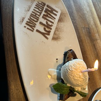 Yard House - Birthday Brookie - New American Near Me - Concord, California