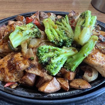 Denny's - The sizzlin' chicken dish is outstanding. I highly recommend this dish. - Diners Near Me - Buffalo, New York