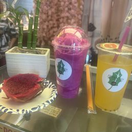 Fresh dragonfruit!!!! Amazing smoothies and tea!!!! Fresh dragonfruit!!!! Amazing smoothies and tea!!!!