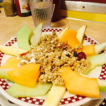 Hallie's Diner - American Near Me - Petaluma, California
