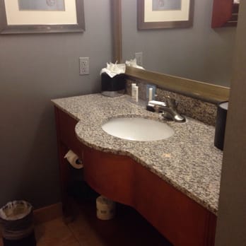 Hampton Inn Morehead City - Bathroom - Hotels Near Me - Morehead City, North Carolina