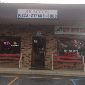 Bracco's Pizza - the front of the restaurant - Pizza Near Me - Bath, Pennsylvania