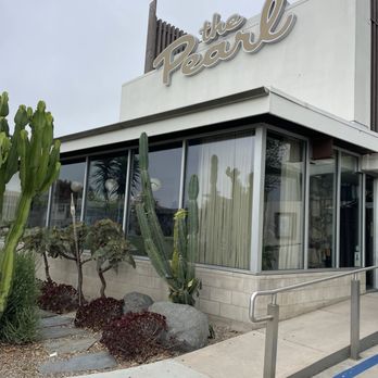 The Pearl Hotel - Fabulous mid-century, modern vibe with great aesthetics inside - San Diego, CA