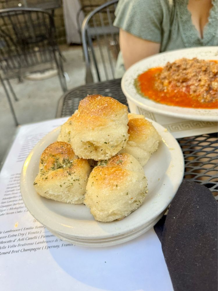 Vic's Italian Restaurant & Pizzeria