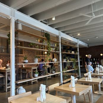 Emmett’s Cafe - Inside dining area - Cafes Near Me - Columbus, Ohio