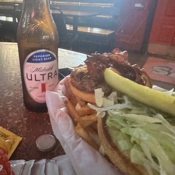 Billy's on Burnet - Classic Cheese with Bacon =  CANNOT GO WRONG - American Near Me - Austin, Texas