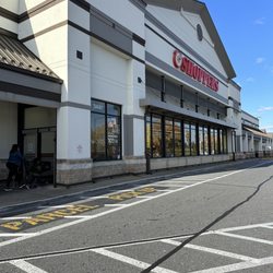 Shoppers Food Warehouse - Exterior