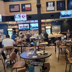 Buffalo Wild Wings - No staff