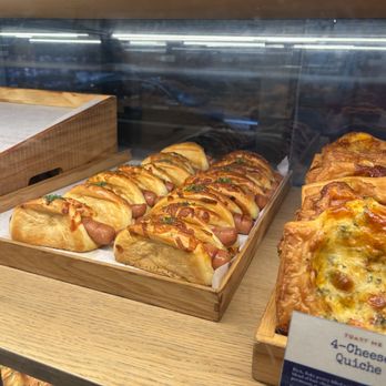 Paris Baguette - Coffee & Tea Near Me - Chicago, Illinois