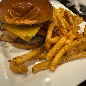 District Tavern - Bars Near Me - Tampa, Florida