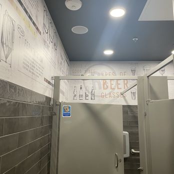 Rotolo's Craft & Crust - Bathroom clean - Pizza Near Me - Carrollton, Texas Rotolo's Craft & Crust - Bathroom clean - Pizza Near Me - Carrollton, Texas