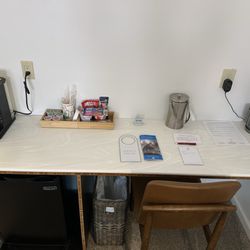 Skaneateles Suites & Boutique Hotel - Desk area