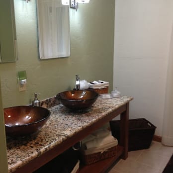Misty Valley Inn B & B - Dutch Room bathroom - Hotels Near Me - Forks, Washington