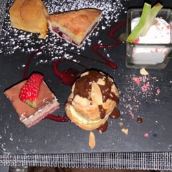 Le Vigosche - Assiette gourmande comprenant: Mousse coco Tarte Amandine  Tarte tatin Profiterole Croustillant chocolat