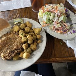 Kellie's Homestead Restaurant - Side salad and country fried steak