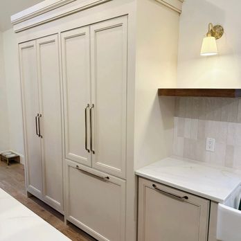 Parallel Millworks - Custom kitchen design featuring a blend of painted and stained cabinetry for a timeless contrast of color and natural wood grain. - Cabinetry Near Me Parallel Millworks - Custom kitchen design featuring a blend of painted and stained cabinetry for a timeless contrast of color and natural wood grain. - Cabinetry Near Me