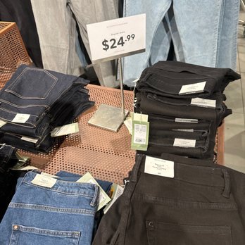 H&M - Women's Clothing Near Me - Dulles, Virginia