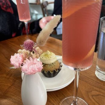 Bowood by Niche - French 75 cocktail - Breakfast & Brunch Near Me - Saint Louis, Missouri
