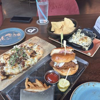 Puttshack - Nashville - Flatbread and burger - Mini Golf Near Me - Nashville, Tennessee