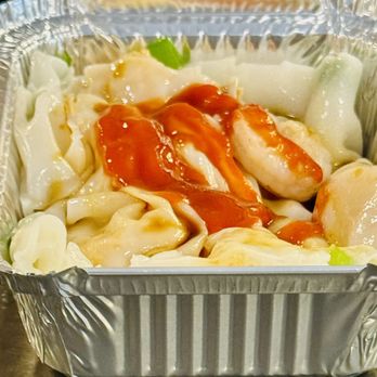 Ho Won - Small shrimp rice roll. Hot sauce added - Pan Asian Near Me - New York, New York