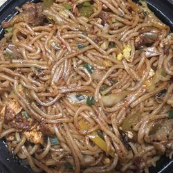 Mama's Cafe - Chicken Hakka Noodles (Spicy)