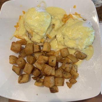 Main & Market - classic eggs benedict - Breakfast & Brunch Near Me - Annapolis, Maryland