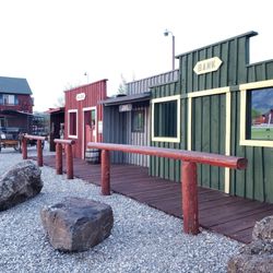 Wolf Den Log Cabin Motel & RV Park