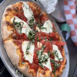 Famulari's Pizzaria