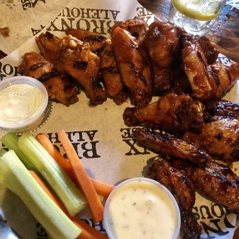 Bronx Alehouse - Wings Platter (18 in total) - American Near Me - Bronx, New York