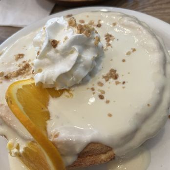 Aloha Kitchen - Coconut macadamia soufflé pancake - Breakfast & Brunch Near Me - Honolulu, Hawaii