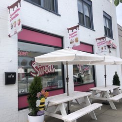 Sinful Sweets - Outdoor seating in front of store