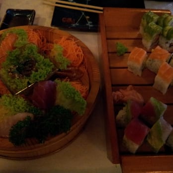 Sushi Palace - Combo sashimi, green dragon, top of the world en rainbow - Japanese Near Me - Antwerp, VAN