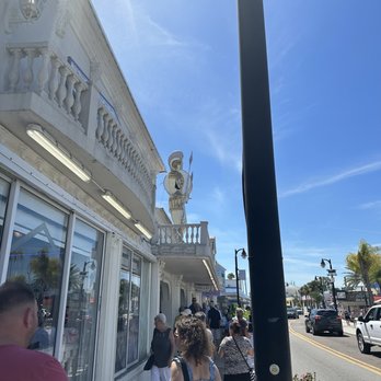 Hellas Restaurant - Busy Friday in Tarpon. - Bakeries Near Me - Tarpon Springs, Florida Hellas Restaurant - Busy Friday in Tarpon. - Bakeries Near Me - Tarpon Springs, Florida
