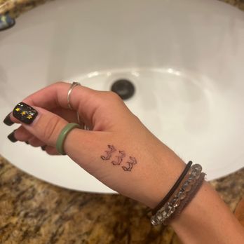 Hula Girl Tattoo - Piercing Near Me - Paia, Hawaii