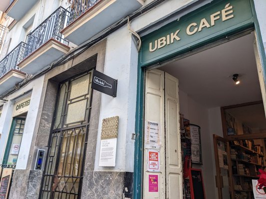 Ubik Café Cafetería Librería by null
