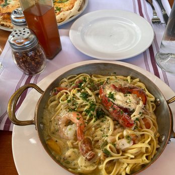 La Bicyclette - Linguine Pescatore and Margarita Pizza - French Near Me - Carmel, California La Bicyclette - Linguine Pescatore and Margarita Pizza - French Near Me - Carmel, California