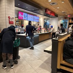 Raising Cane's Chicken Fingers - Restaurant mood