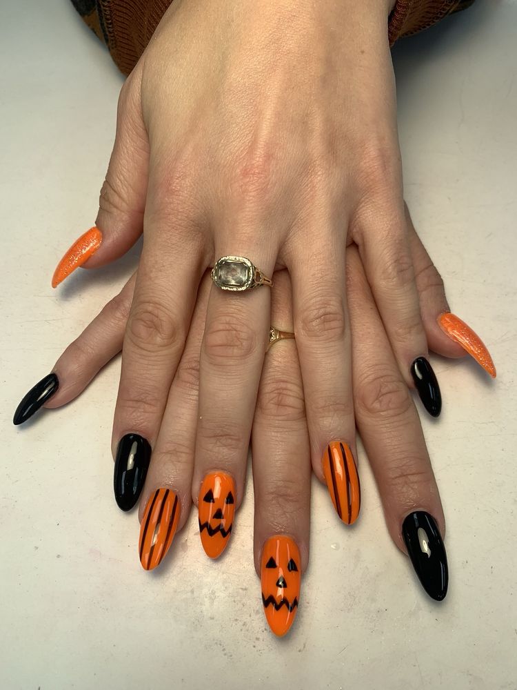 Davi Nails Logo