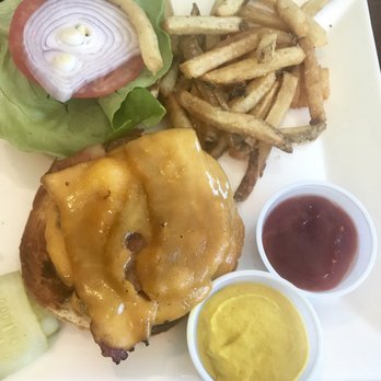 Aqua Restaurant - Cheeseburger - Seafood Near Me - Duck, North Carolina