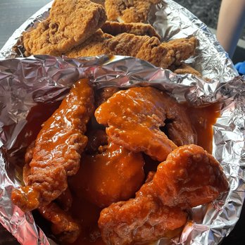 Gianni Mazia's - 10 fingers - Pizza Near Me - Clarence, New York Gianni Mazia's - 10 fingers - Pizza Near Me - Clarence, New York