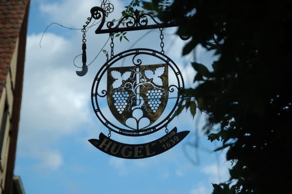 Famille HUGEL Viticulteurs et négociants à Riquewihr depuis 1639 by null