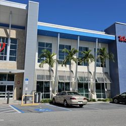Walgreens - Exterior on a sunny day - 10-21-2025