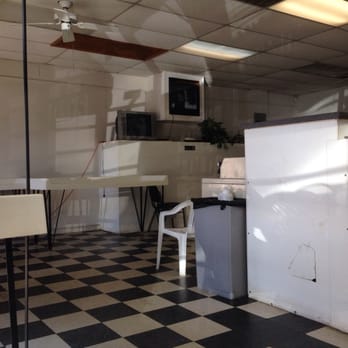 1. Brockett Plaza Coin Laundry