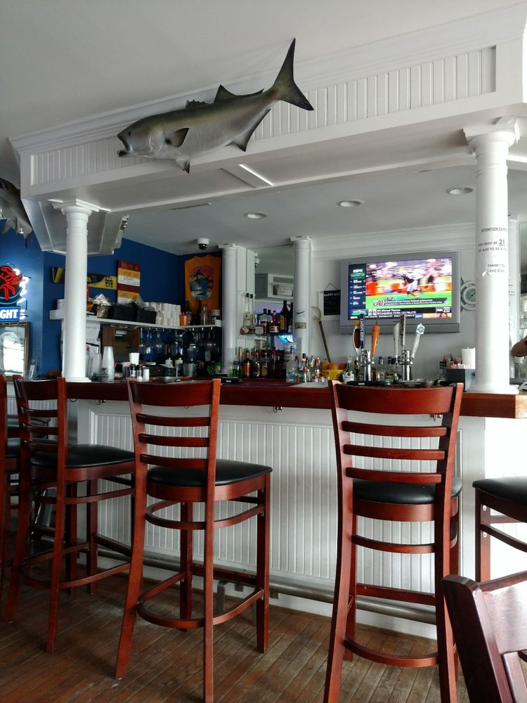 Blue Fish Pub, Solomons Roadtrippers