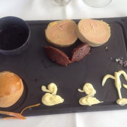 Restaurant le Casabianca - Médaillon de mi-cuit de foie gras, chutney de figues et myrthe, brioche maison au beurre