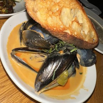 Ray's Boathouse - Curry Mussels - New American Near Me - Seattle, Washington
