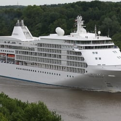 Nord-Ostsee-Kanal - So manches "Traumschiff" befährt den Kanal ...
