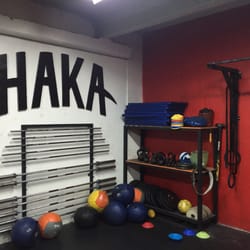 Haka Fitness - Haka es más que el típico gimnasio, es una academia que se preocupa de mejorar tu ejecución y el correcto desempeño de cada ejercicio.