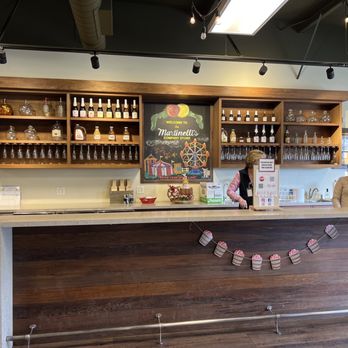 Martinelli's Company Store - Souvenir Shops Near Me - Watsonville, California